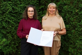 Foto: Staatsministerin Petra Köpping begrüßt Dr. Susanne Bastian in ihrem neuen Amt
