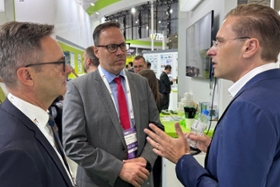 Foto: SEMICON Taiwan 2025 - Staatsminister Dirk Panter beim Messerundgang