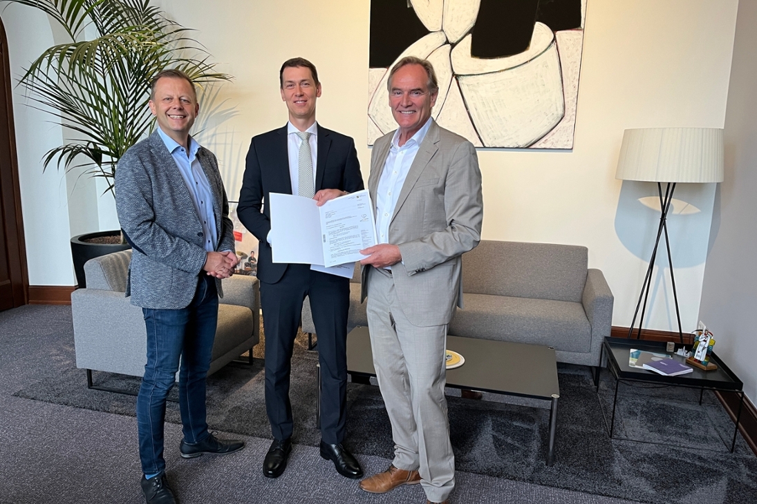 v.l.n.r.: Torsten Bonew, Erster Bürgermeister und Beigeordneter für Finanzen der Stadt Leipzig, Béla Bélafi, Präsident der Landesdirektion Sachsen, Burkhard Jung, Oberbürgermeister der Stadt Leipzig