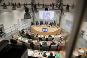 Foto: Die Mitglieder des Innovationsbeirates Sachsen und des Flämischen Sachverständigenrates für Innovation und Unternehmertum (VARIO) trafen sich in Brüssel. Im Rahmen einer gemeinsamen Sitzung erörtern sie aktuelle industrie-, technologie- und innovationspolitische Themen sowie gemeinsame Perspektiven für Forschung und Wirtschaft in Europa.