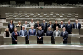 Foto: Die Mitglieder des Innovationsbeirates Sachsen und des Flämischen Sachverständigenrates für Innovation und Unternehmertum (VARIO) trafen sich in Brüssel. Im Rahmen einer gemeinsamen Sitzung erörtern sie aktuelle industrie-, technologie- und innovationspolitische Themen sowie gemeinsame Perspektiven für Forschung und Wirtschaft in Europa.