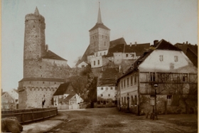 Foto: Bautzen, Ansicht der Alten Wasserkunst von der Fischergasse, um 1909, Fotografie Oskar Kaubisch