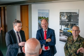 Foto: Amtschef Ulf Bandiko, Oberst Popielas und Abteilungspräsident BBK Zeidler