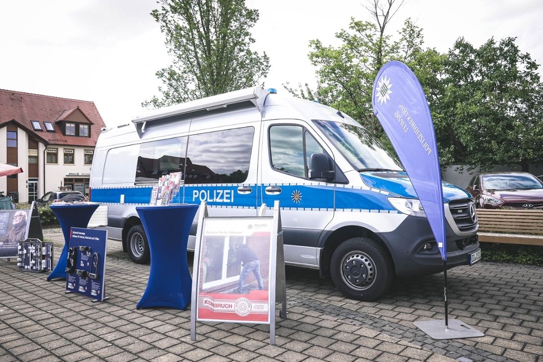 Das Infomobil der Polizei Sachsen bei einem Präventionstermin.