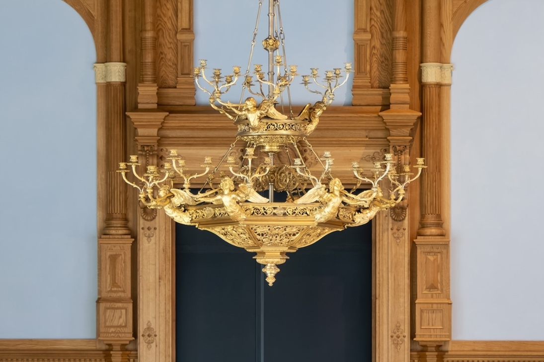 originaler Kronleuchter aus der Schlossbergung, gereinigt