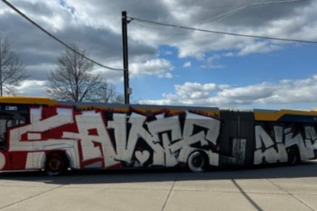 Bild zum Beitrag - Zwei Tatverdächtige zu Graffiti ermittelt