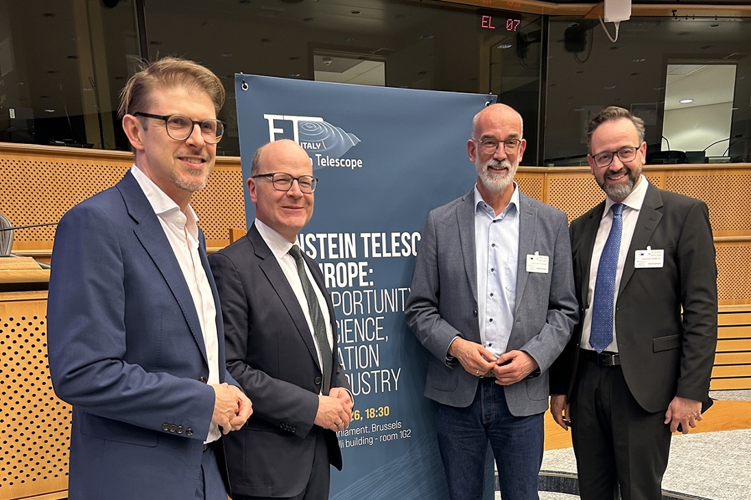 v.l.n.r.: Matthias Ecke (MdEP), Oliver Schenk (MdEP), Prof. Christian Stegmann (wissenschaftlicher Co-Leiter der Machbarkeintsstudie für das Einstein-Teleskop), Sebastian Gemkow (Sächsischer Wissenschaftsminister)