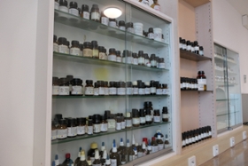 Foto: Chemikalien im Apothekenlabor