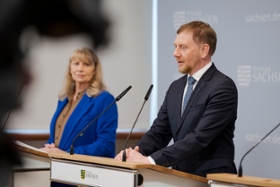 Foto: Am 13. und 14. April trifft sich das Sächsische Kabinett zu einer auswärtigen Kabinettssitzung in Berlin. Im Mittelpunkt der Kabinettssitzung steht der Austausch mit Bundesministern. Pressestatements mit Michael Kretschmer, Ministerpräsident von Sachsen, Petra Köpping, stellvertretende Ministerin und Staatsministerin für Soziales und Gesellschaftlichen Zusammenhalt.