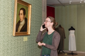 Foto: Kuratorin Dr. Andrea Hammes lädt am 22. April 2026 zur ersten Telefonführung in die Ausstellung „Kein Freischütz für Dresden. Carl Maria von Weber und die deutsche Oper“ ein.