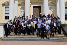 Foto: Jahrestagung des Verbandes der Landesarchäologien 2026 in Wörlitz. In der ersten Reihe (v.l.n.r.) Vorständin des Verbandes Dr. Regina Smolnik (Landesarchäologin des Freistaates Sachsen) neben Prof. Dr. Harald Meller (Landesarchäologe Sachsen Anhalt).