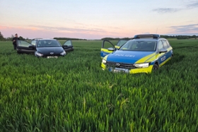 Foto: Verfolgungsfahrt endet auf Feld