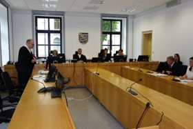 Foto: Highlight war eine Prozesssimulation "Der Haustyrann" im großen Schwurgerichtssaal: Eine junge Frau erschoss nach Jahren der Quälerei ihren Ehemann – ein realer Fall, welcher in Chemnitz vor einem echten Gericht mit echten Anwälten und Staatsanwälten nachgestellt wurde