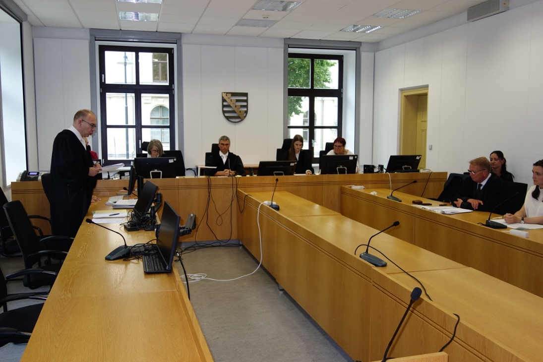 Highlight war eine Prozesssimulation "Der Haustyrann" im großen Schwurgerichtssaal: Eine junge Frau erschoss nach Jahren der Quälerei ihren Ehemann – ein realer Fall, welcher in Chemnitz vor einem echten Gericht mit echten Anwälten und Staatsanwälten nachgestellt wurde