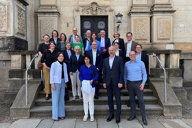 Foto: Die Amtsleitungskonferenz der VDL vor der Sächsischen Akademie der Wissenschaften zu Leipzig 2026