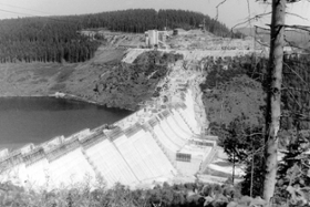 Foto: Das Foto zeigt die Talsperre Eibenstock beim Probestau im Jahr 1981