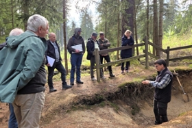 Foto: Exkursion zum Bodenlehrpfad im Geopark Porphyrland
