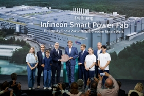 Foto: Ministerpräsident Michael Kretschmer, Bundesminister für Digitales und Staatsmodernisierung Karsten Wildberger sowie der Vorstandsvorsitzende der Infineon Technologies AG Jochen Hanebeck eröffnen die Infineon Smart Power Lab in Dresden.