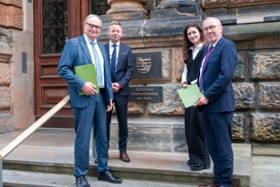 Foto: Martin Uebele, Till Pietzcker (Amtschef), Prof. Constanze Geiert und Wolfgang Schwürzer (v.l.n.r.)