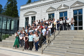 Foto: Gruppenbild zur Zeugnisübergabe der Forstwirtinnen und Forstwirte 2026