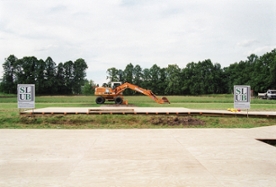 Foto: André Rous
Der erste Spatenstich für den Neubau der SLUB, 1998
© Deutsche Fotothek / André Rous