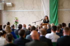 Foto: Justizministerin Constanze Geiert bei ihrer Festrede