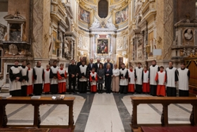 Foto: Ministerpräsident Kretschmer nimmt mit der Delegation anlässlich des 30-jährigen Bestehens des Staatskirchenvertrags an einem Gottesdienst sowie an einem anschließenden Empfang im Päpstlichen Institut Santa Maria dell’Anima teil. Mit dem Staatskirchenvertrag gewährleistet der Freistaat Sachsen u. a. die Freiheit des Bekenntnisses und der öffentlichen Ausübung des katholischen Glaubens und stellt die Religionsausübung unter gesetzlichen Schutz.