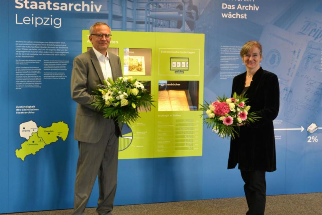 Dr. Volker Jäger und Dr. Thekla Kluttig (v. l. n. r.) im Foyer des Staatsarchivs