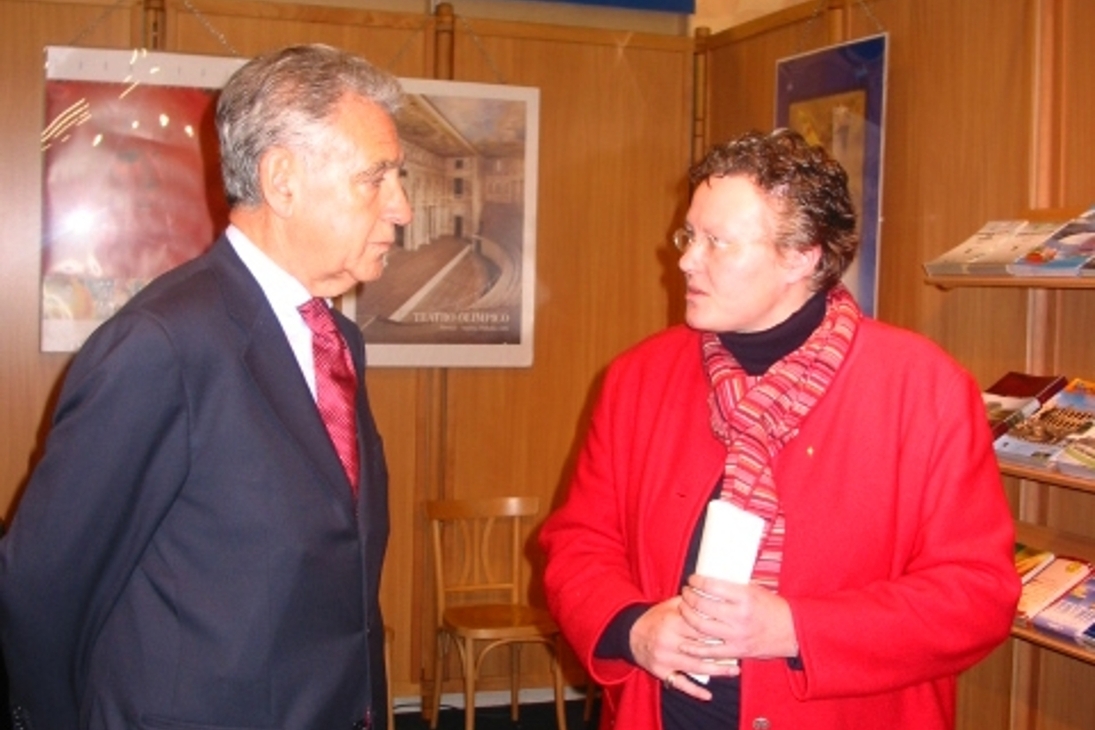 Staatssekretärin Andrea Fischer und Direktor des Staatlichen Italienischen Fremdenverkehrsamtes der deutschsprachigen Länder, Dr. Italo Somarriello 