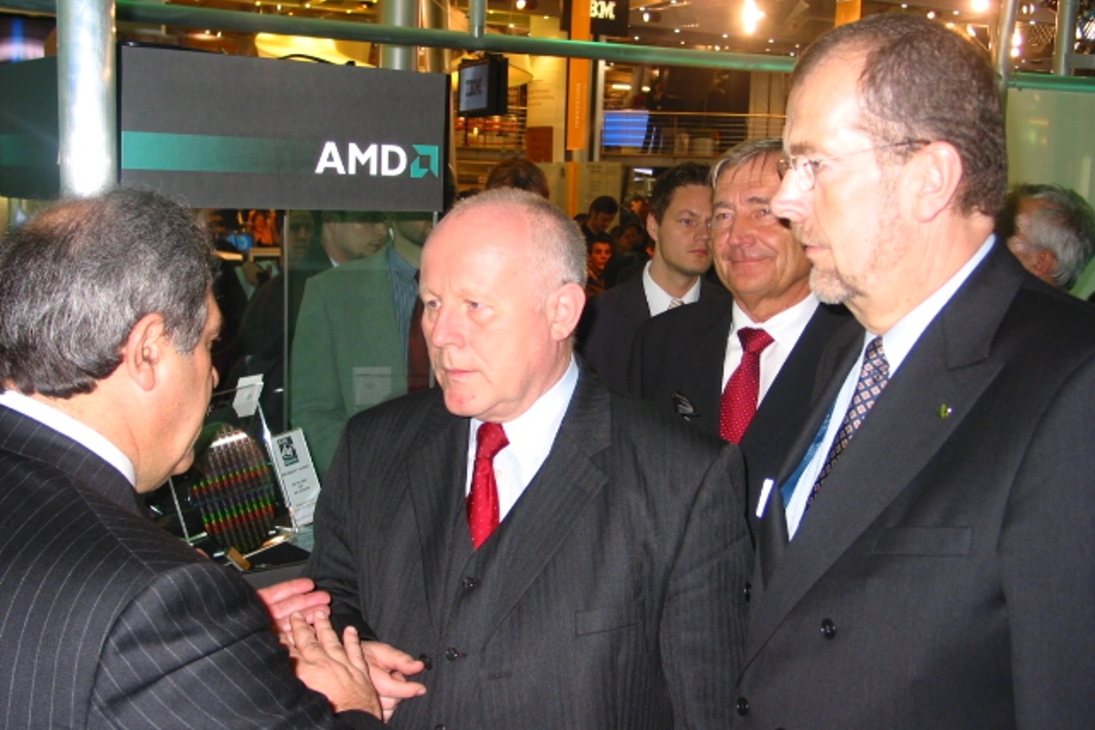 Milbradt und Gillo bei Siemens Executive Vice President Peter Esser