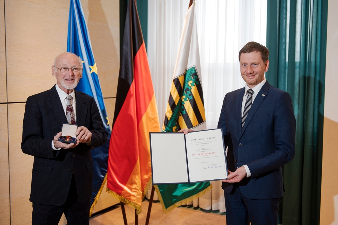 Ministerpräsident Michael Kretschmer überreicht den Verdienstorden der Bundesrepublik Deutschland an Dr. Wolfgang Horlbeck